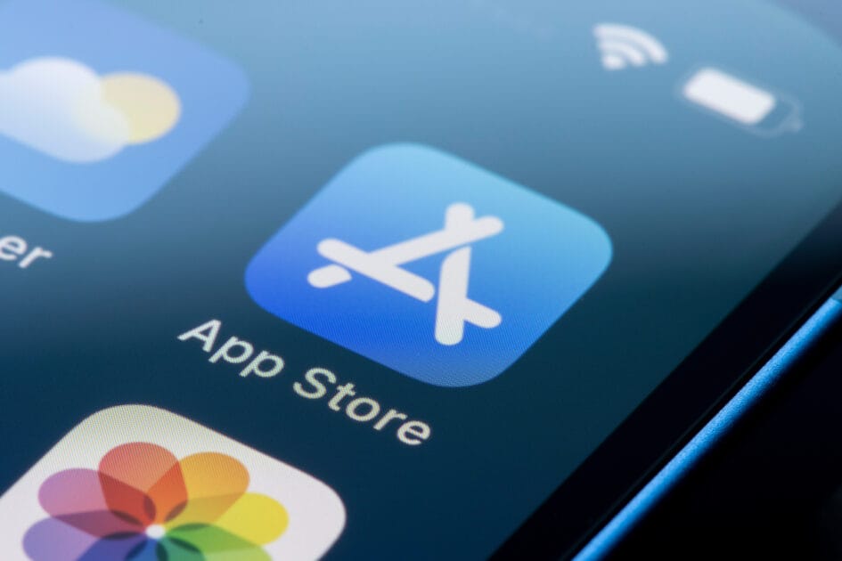 Ameaça Real: Loja de Apps Alternativa Inunda iPhones com Pornografia