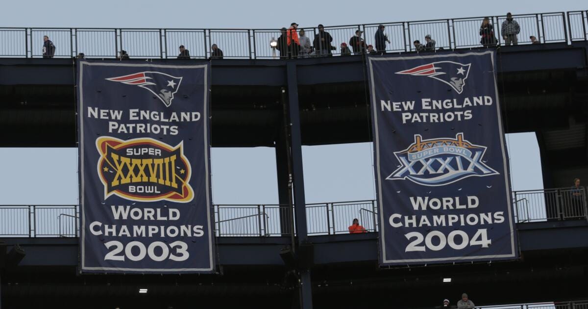 Qual time da NFL foi o último a vencer Super Bowls consecutivos?