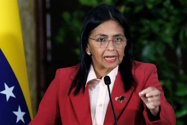 Presidente interina da Venezuela anuncia anistia e fim de centro de tortura