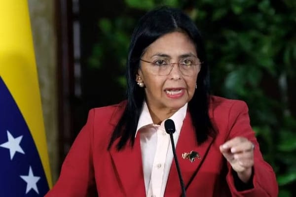 Presidente interina da Venezuela anuncia anistia e fim de centro de tortura