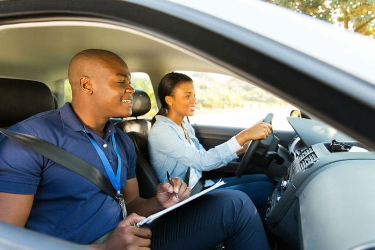 Austrália bane redes sociais para menores de 16 anos e muda debate global